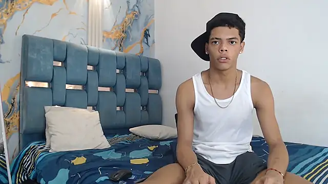 PRETTY_FEM Webcam-Show