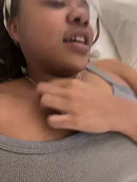 แชท XXX สดของ HEARTBREAKBRE