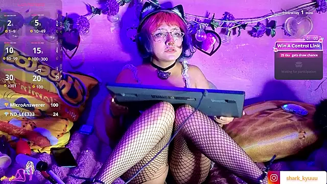 Sharkyu1 – Naživo XXX chat