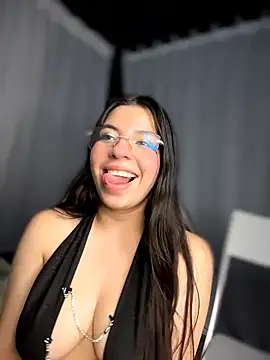 Chat +18 de ShyDesireXXX ao vivo