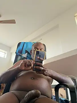 Pokazy przed kamerką – strongguyindia