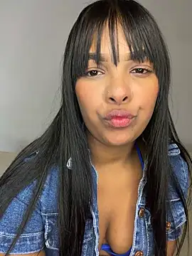 Chatroom XXX en direct de MIAROGGERSS