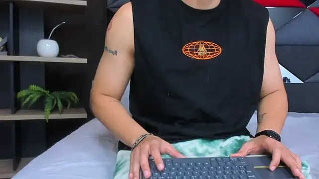 Tobias_VegaのライブXXXチャット