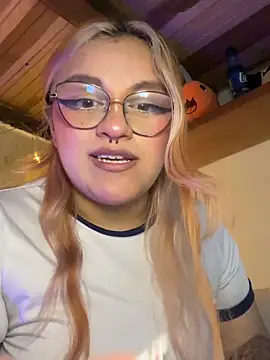 Sophia_Weest99 Adlı Modelin Canlı XXX Sohbeti