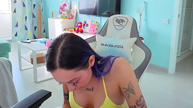 Im_suka élő XXX-chatje