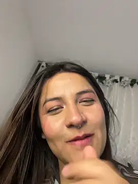 Linda_Bellucci: απευθείας συνομιλία ΧΧΧ