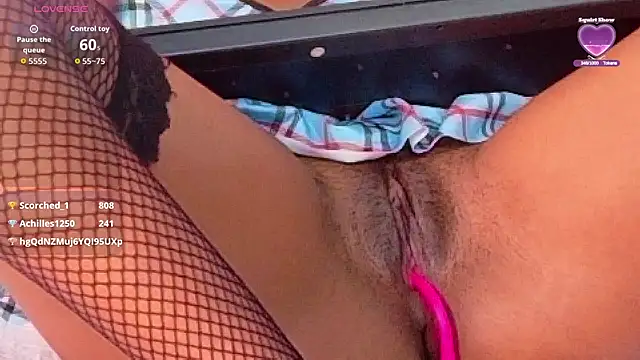 Chat +18 de shyblacksweetiee ao vivo