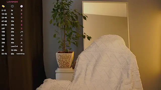 Chat +18 de Ester_Hill ao vivo