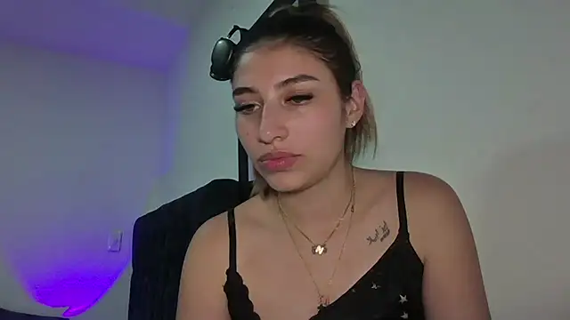 AliceTeenager___: онлайн-секс-чат