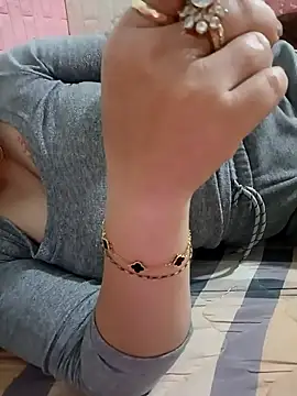 Emily-lonely 现场XXX聊天