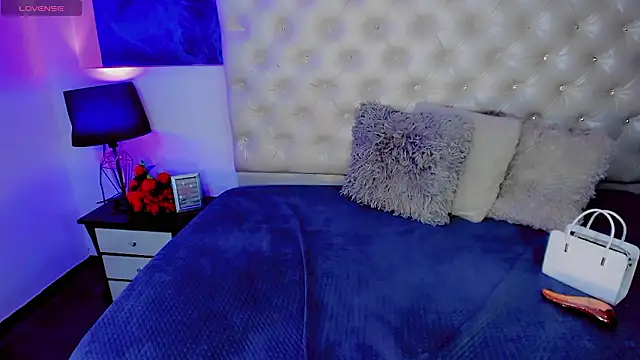 Pertunjukan Kamera Web Daniiela_Ember