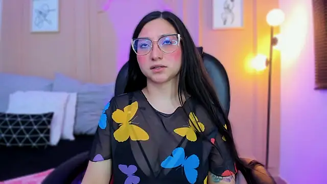 Chat +18 de lucy_neil ao vivo