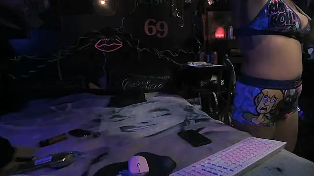 Splash_Queen420: διαδικτυακό σόου στην κάμερα