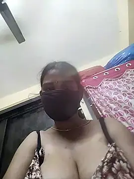 Show modela Hotqueen444 na web-kameri