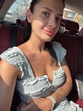 MiraReachのライブXXXチャット