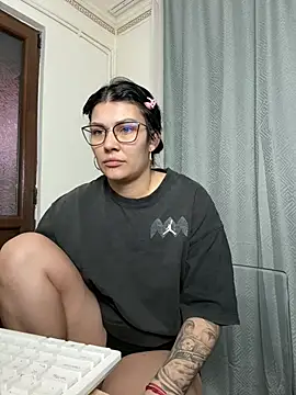 MiaKiittyy's Live XXX Chat