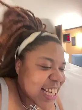 HEARTBREAKBRE – Live XXX-chat