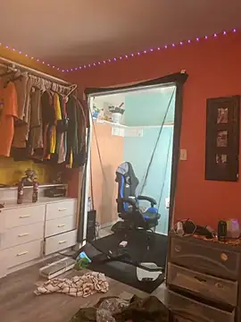 BearChubby300: διαδικτυακό σόου στην κάμερα