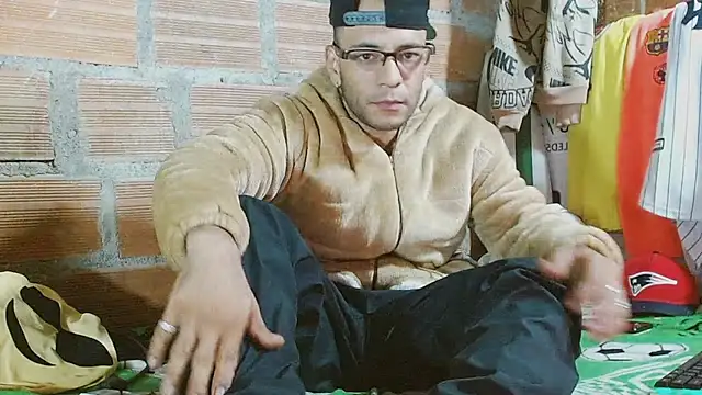 Alphamaster_92のライブXXXチャット