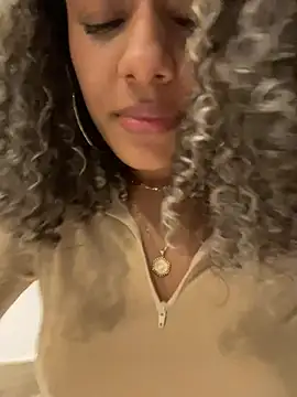 XXX chat uživo modela Belkaj