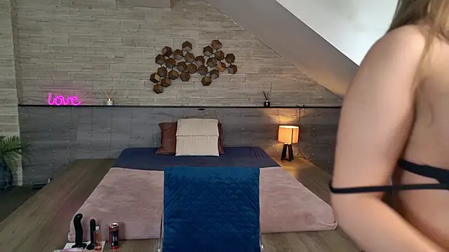 hornyb33_n Live XXX chat