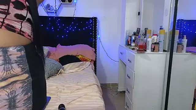 charlotte_077: απευθείας συνομιλία ΧΧΧ