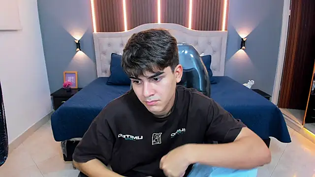 Tommy18__ 现场XXX聊天