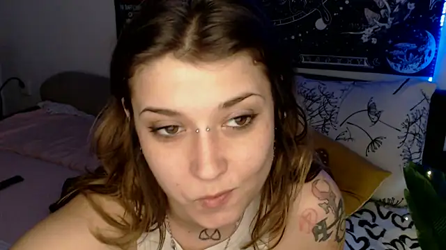 AlienforTwenty élő XXX-chatje