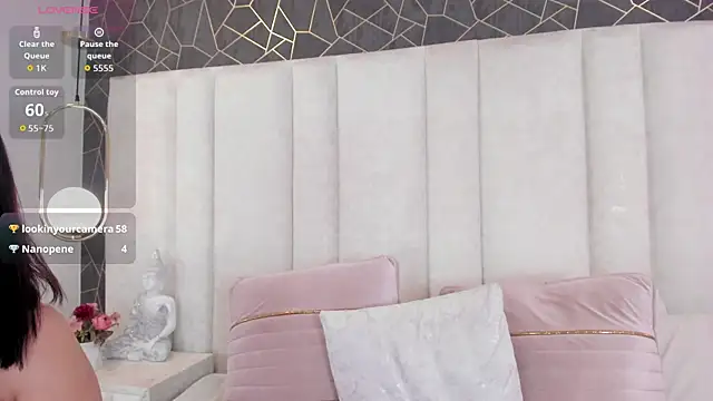 Chat +18 de AliaahSky ao vivo