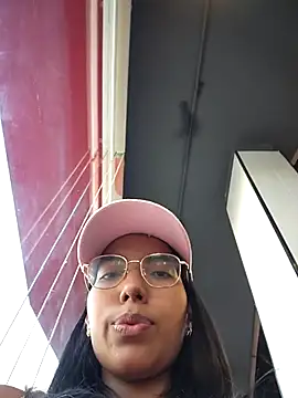 Chat +18 de SheenaBrooke ao vivo