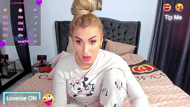 Nicol2Naya's Webcam Show