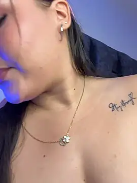 แชท XXX สดของ Bella-kim-