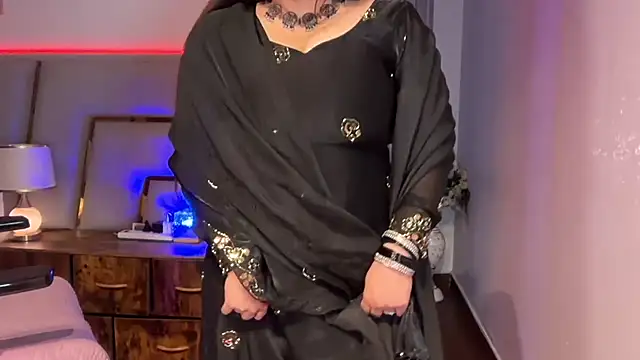 SunhariGirl élő XXX-chatje