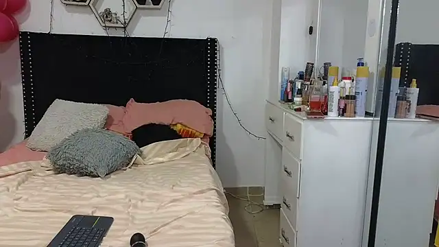 แชท XXX สดของ charlotte_077