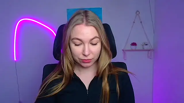 Dana_flowers élő XXX-chatje