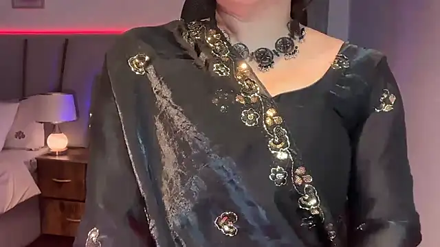 دردشة SunhariGirl الجنسية المباشرة