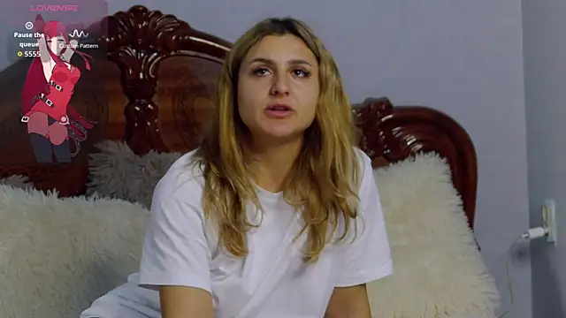 NicolePlay: онлайн-секс-чат