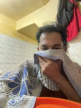 Ailover6677 Adlı Modelin Canlı XXX Sohbeti