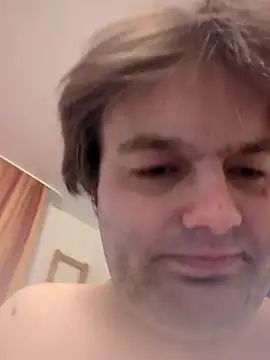 makau1: διαδικτυακό σόου στην κάμερα