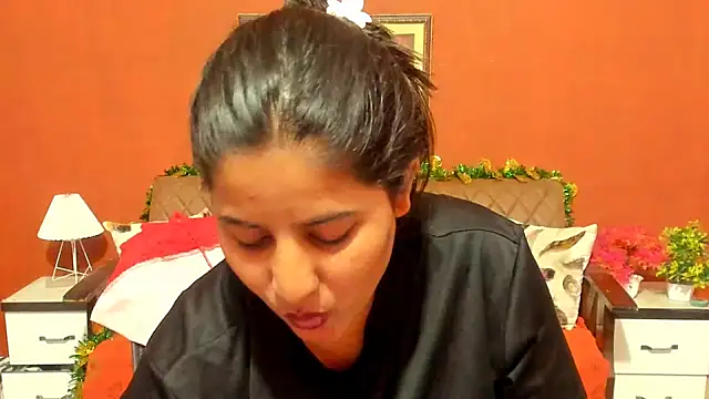 Show modela Jasmine_Jaey1 na web-kameri