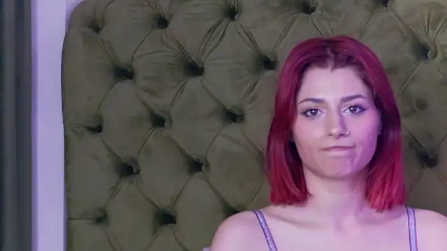 LunaHart: διαδικτυακό σόου στην κάμερα