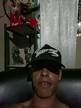 Alee_2005 Show in webcam