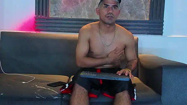 Show de Latins_on_fire na webcam