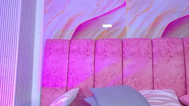 XXX chat uživo modela emmacurvy