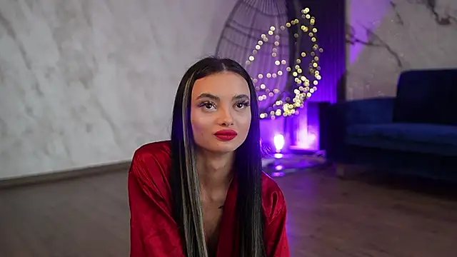 RachelRavee Adlı Modelin Canlı XXX Sohbeti