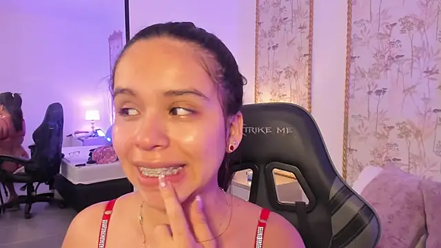 rubby_grundy Adlı Modelin Canlı XXX Sohbeti