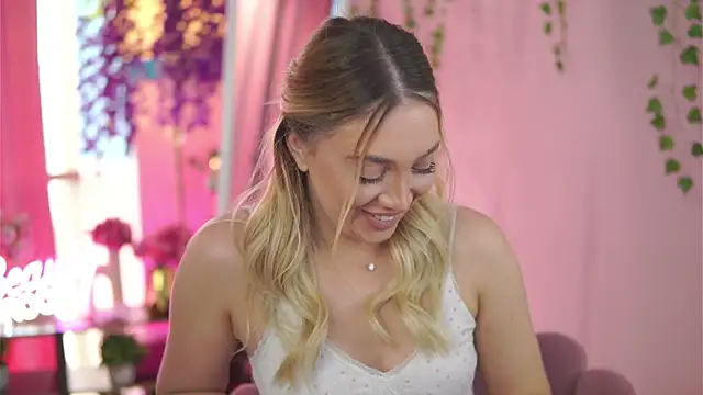 NadyaBlue Chat XXX in diretta