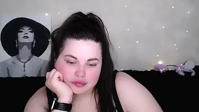 Emily_Mo Adlı Modelin Canlı XXX Sohbeti