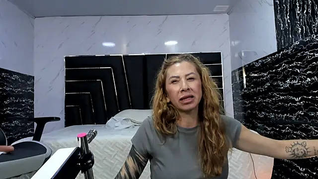 Ladyy_Scarlett Adlı Modelin Canlı XXX Sohbeti