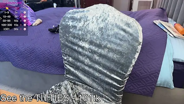 emily_is_here_'s Live XXX Chat